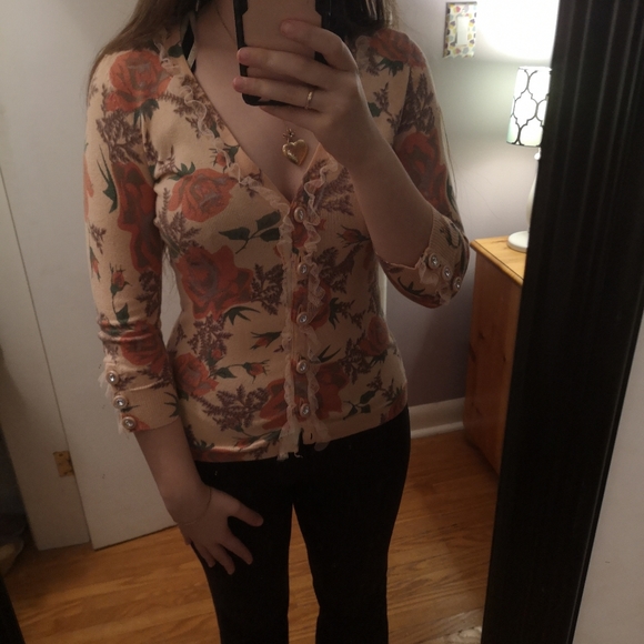 Women's twelve by twelve sweater, size small - Picture 5 of 5